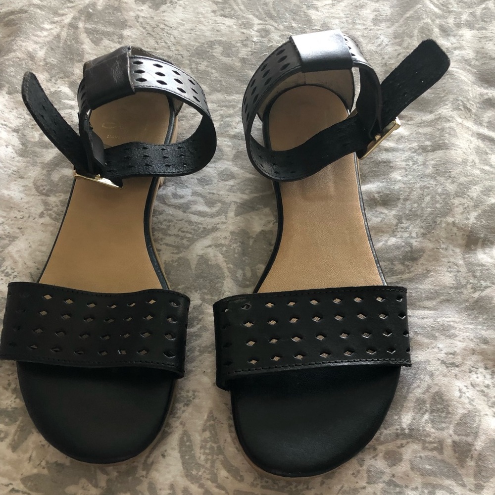 Sandals. Blk Leather Sotto Sopra Ankle Strap sandals. Size 8. Cool perforated d…